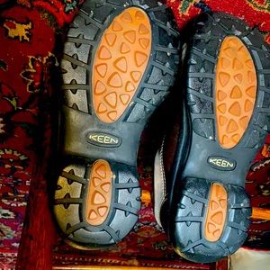 Keen walking/hiking shoes. Like new.